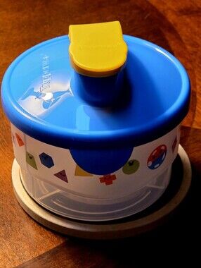 TUPPERWARE SHAPE-O FORMULA DISPENSER NWT